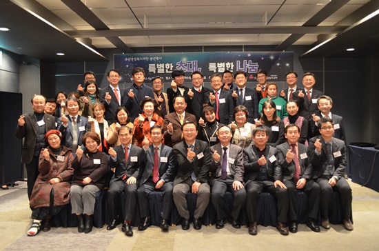 송년행사 단체사진.jpg